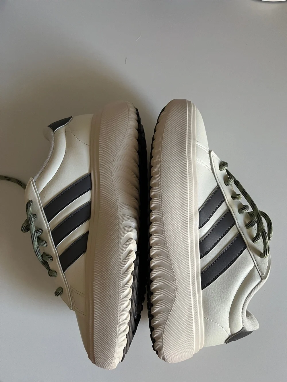 adidas | Cream Sneakers | with gray Stripes and Olive Laces | 9